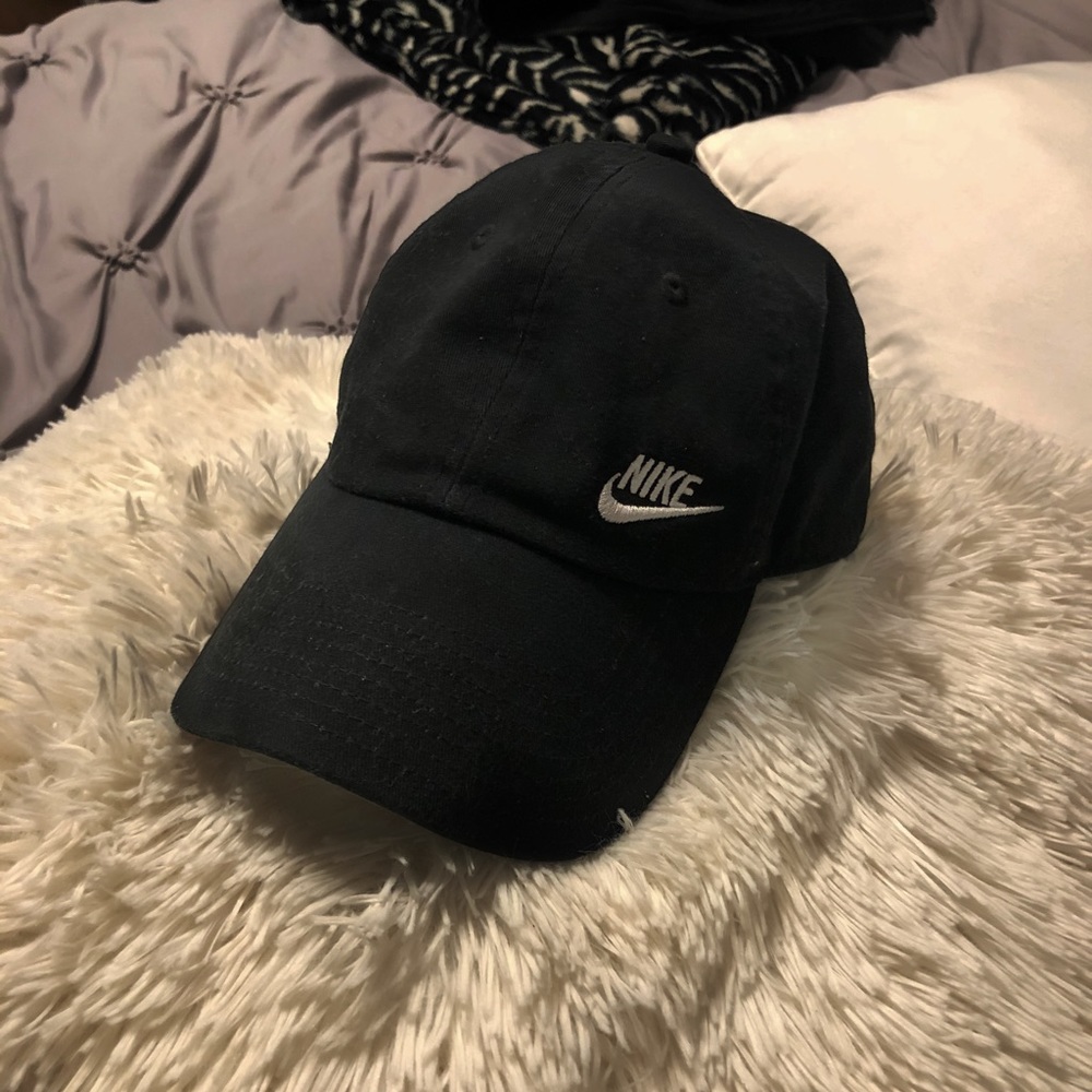 black nike hat